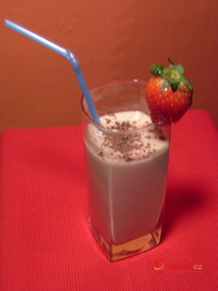 Jogurtový koktejl s ovocem