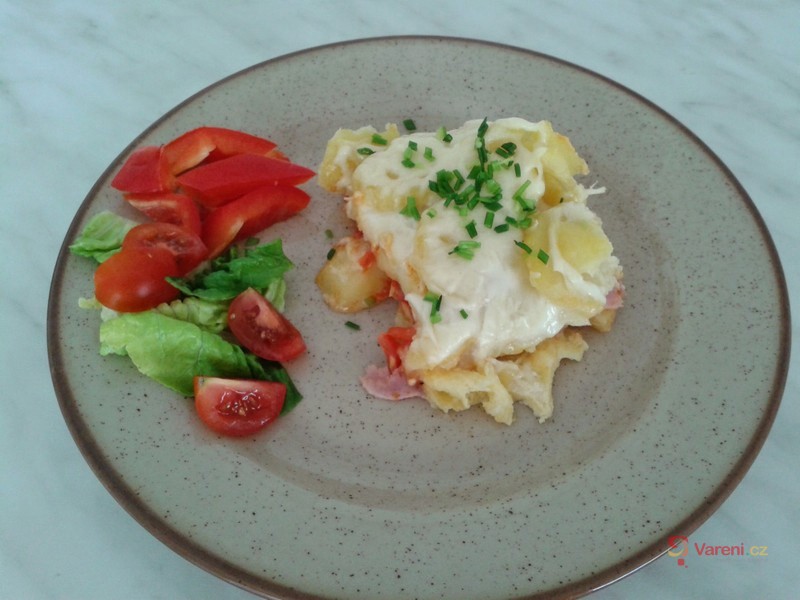 Zapečené brambory s tvarůžky a klobásou - fotografie 2