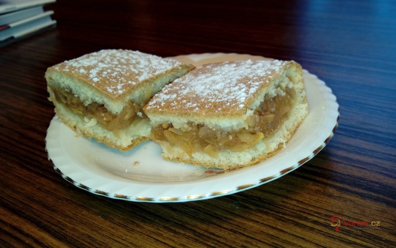 Jablkový koláč na plech - fotografie 2