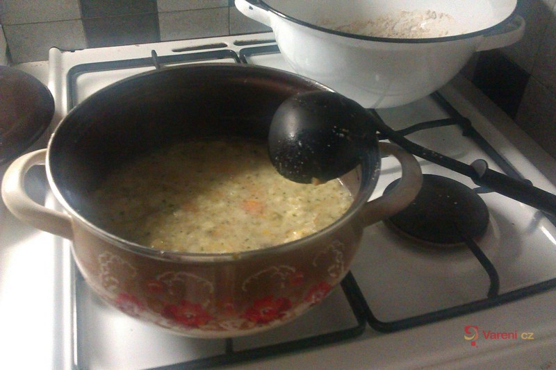 Hovězí polévka s kapáním - fotografie 2