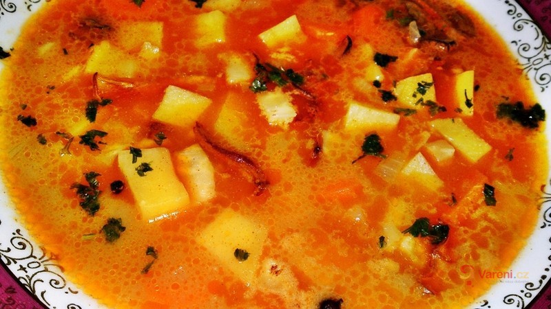 Bramborová polévka s liškami a kořenovou zeleninou