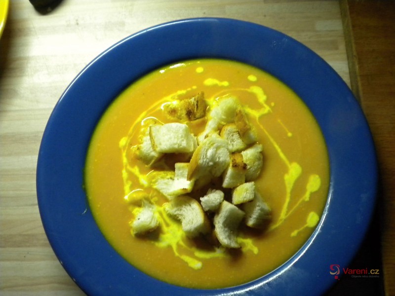 Dýňová polévka s krutony - fotografie 2