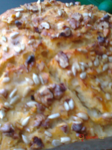 Podmáslový chléb s ořechy - fotografie 3