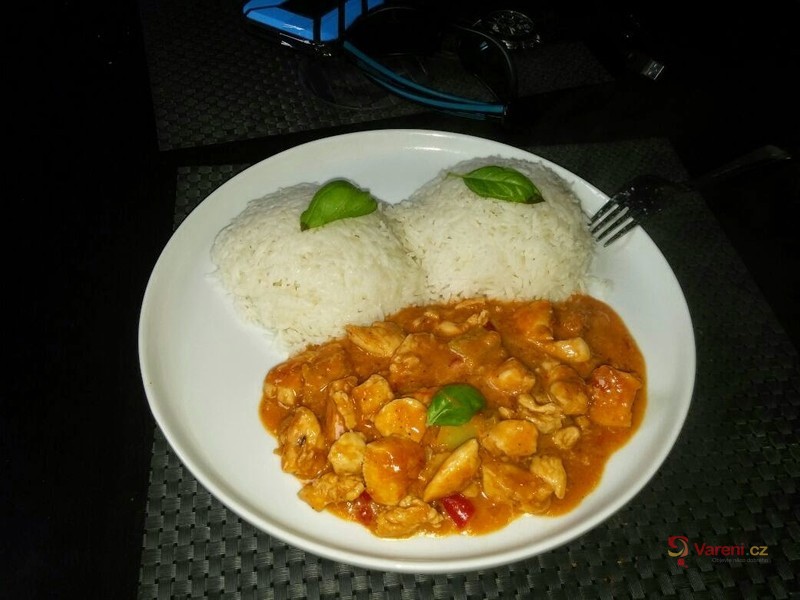 Kuřecí prsa v pikantní omáčce - fotografie 2