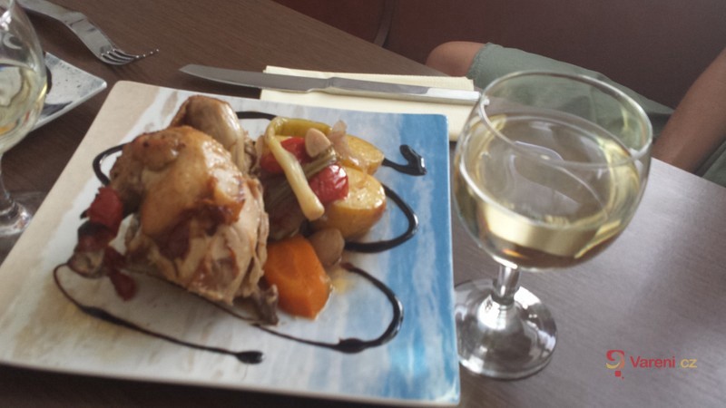 Pečené kuře s čerstvou zeleninou - fotografie 4