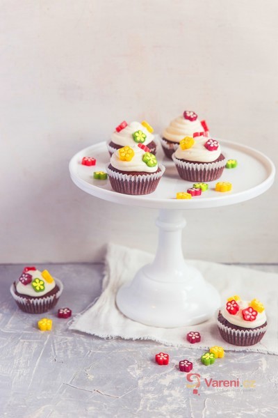 Květinové čokoládové cupcakes