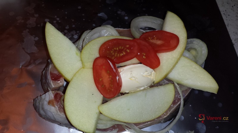 Kapr s jablky - fotografie 3