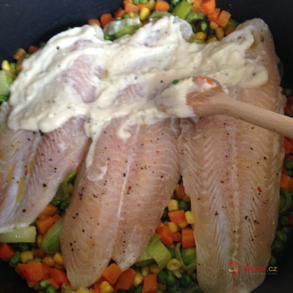 Filé pangasius na zelenině se sýrovou krustou - fotografie 5