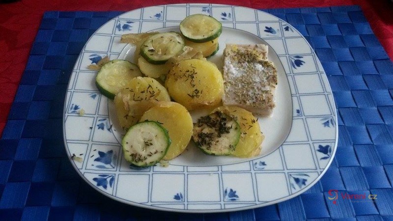 Rybí filé s bramborem a cuketou - fotografie 2