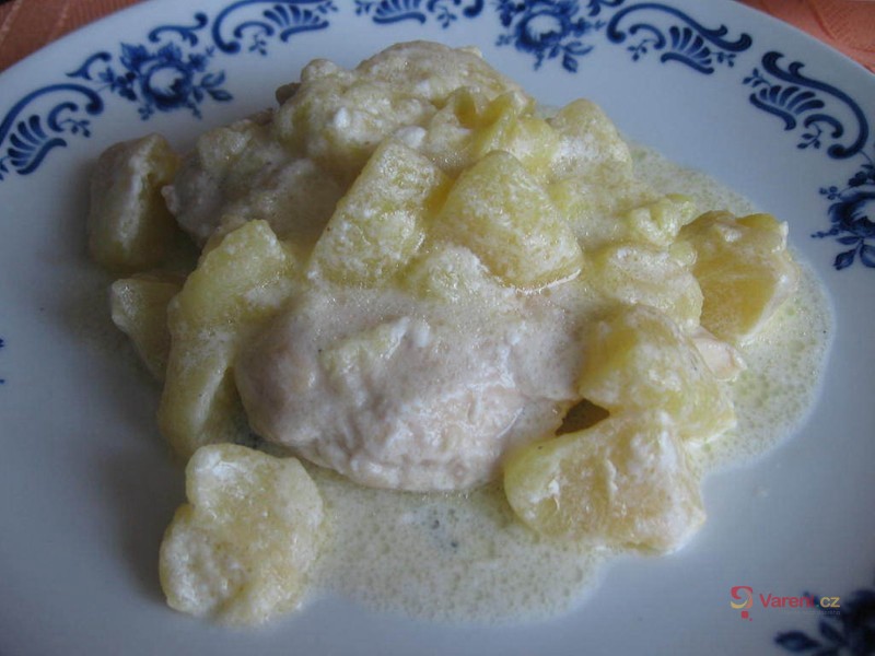 Kuřecí s jablky a kysanou smetanou - fotografie 2
