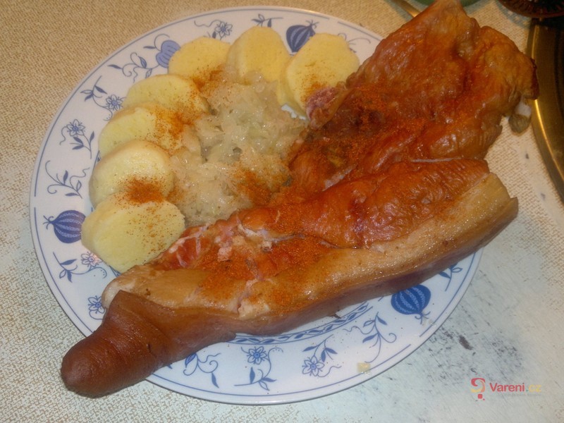 Uzený vepřový ocásek se zeleninou  - fotografie 2