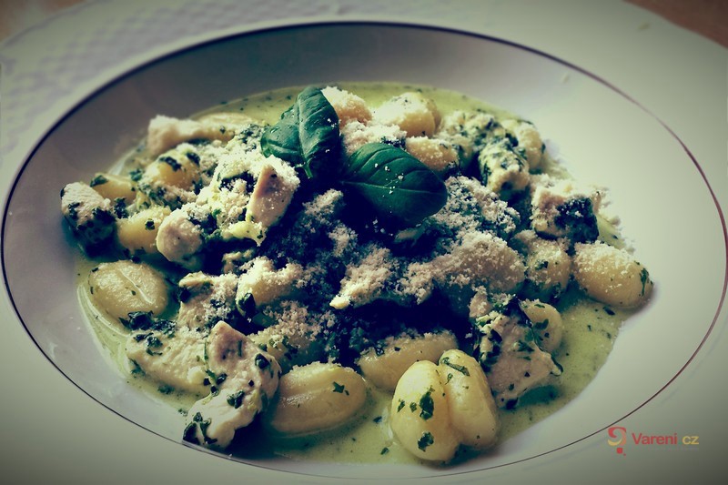 Gnocchi s kuřecím masem, smetanou a špenátem - fotografie 4