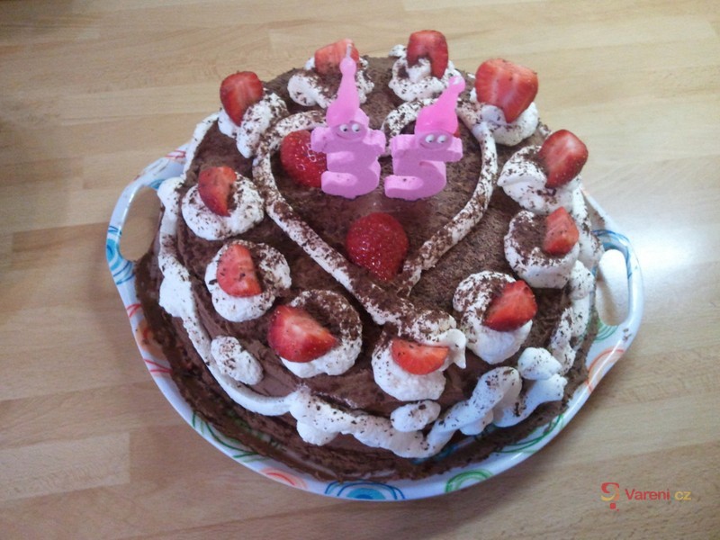 Lehký dort s pařížským krémem a banánem - fotografie 4