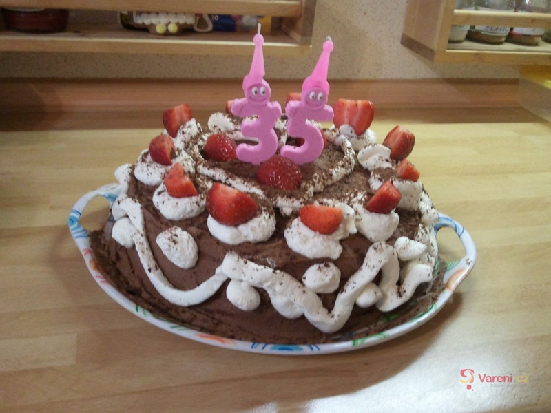 Lehký dort s pařížským krémem a banánem - fotografie 3