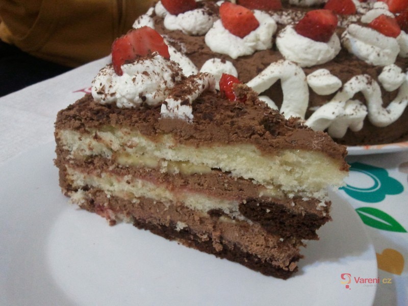 Lehký dort s pařížským krémem a banánem - fotografie 2