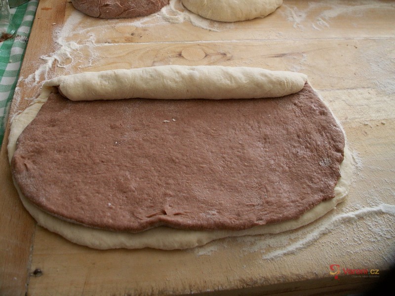 Babiččin dvoubarevný závin - fotografie 5