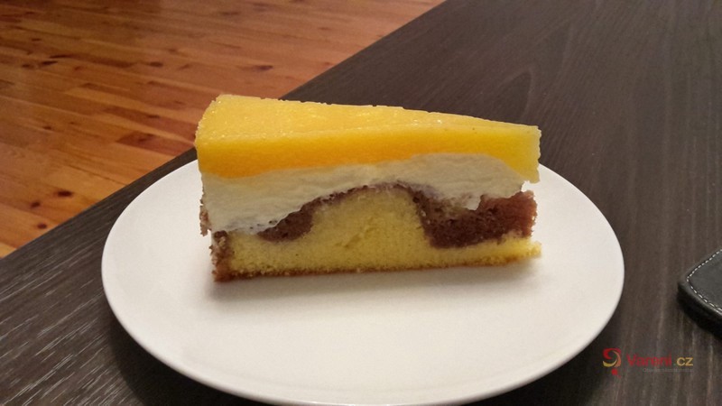 Tvarohový dortík s broskvemi - fotografie 2