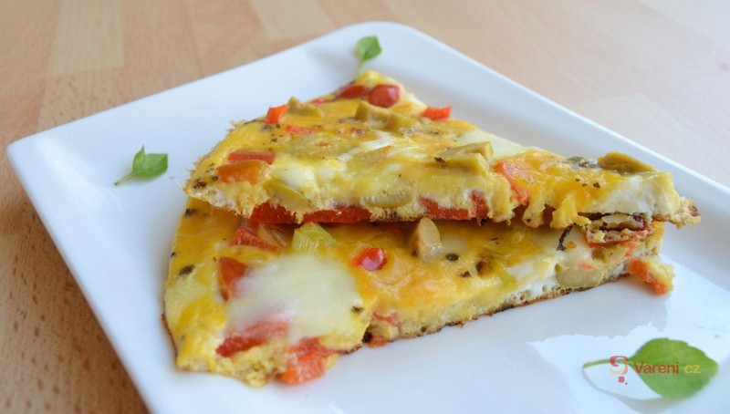 Vaječná omeleta s paprikou a olivami