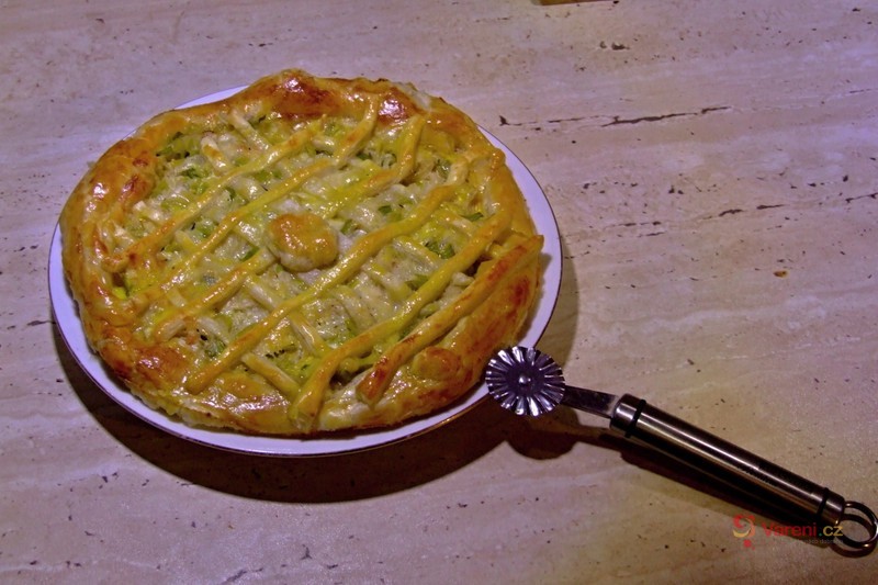 Cibulový koláč z listového těsta - fotografie 2