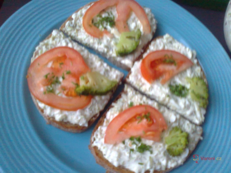 Jarní brokolicová pomazánka - fotografie 3