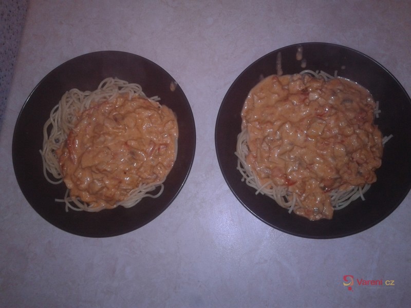 Špagety s kuřecím masem a nivou - fotografie 3