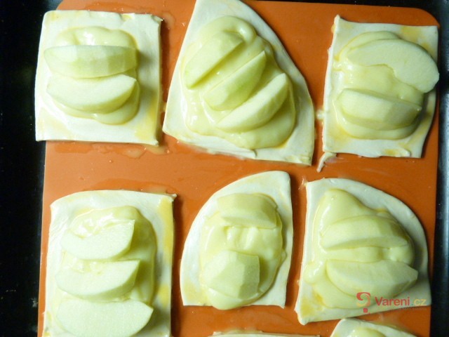 Jablečné rychlovky z listového těsta - fotografie 5