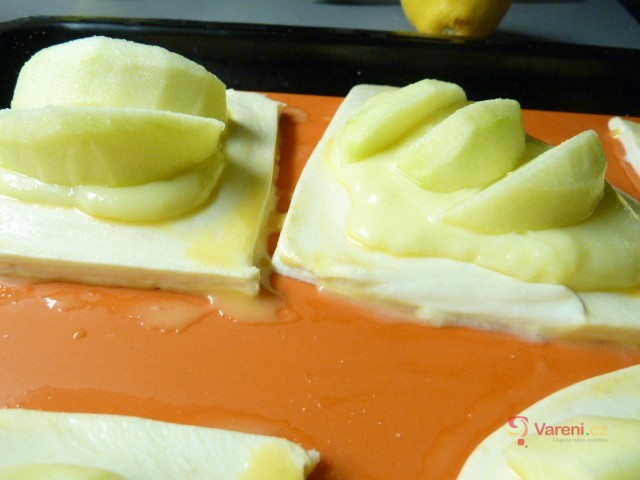 Jablečné rychlovky z listového těsta - fotografie 3