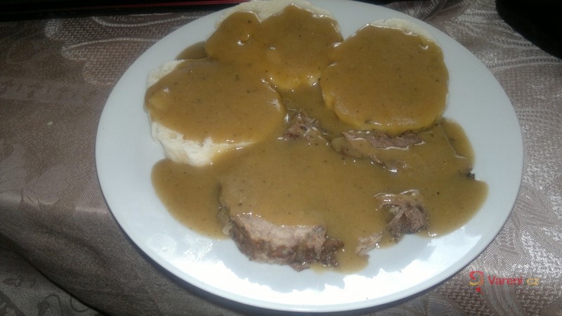 Kančí kýta s brusinkami - fotografie 2