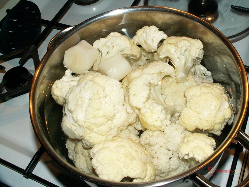 Květákové placičky s uzeninou - fotografie 5