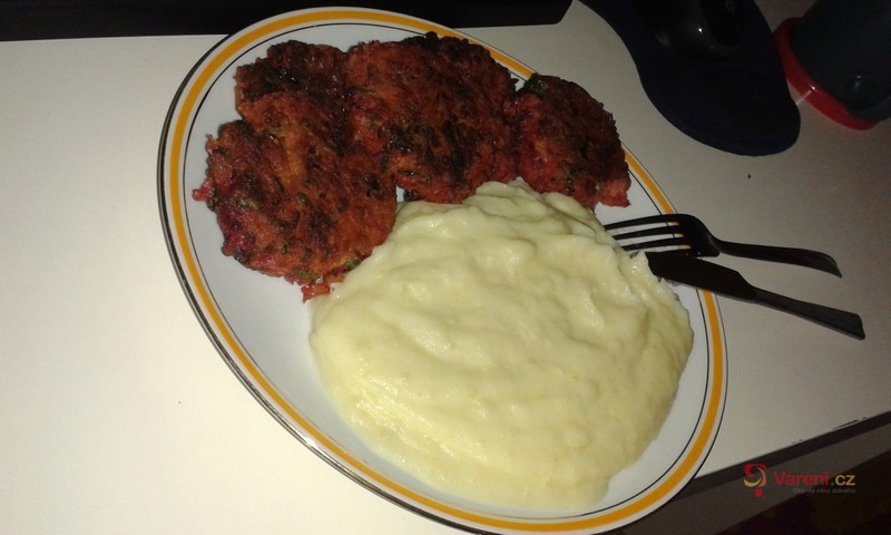 Vege karbanátky z červené řepy - fotografie 2