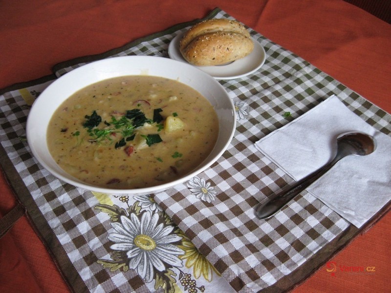 Velikonoční bramborová omáčka s vejci a klobásou - fotografie 2