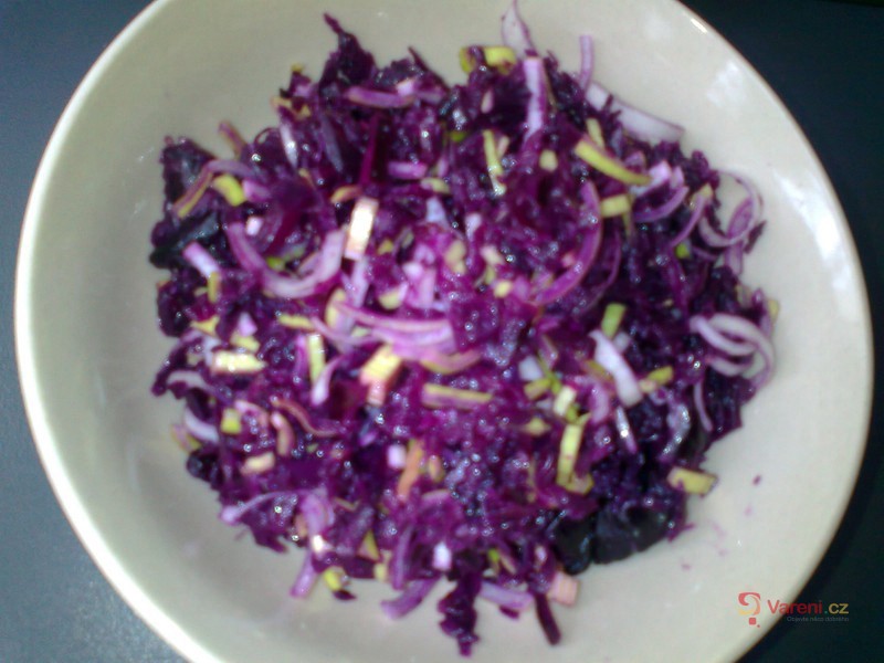 Salát z červeného zelí podle tety - fotografie 2