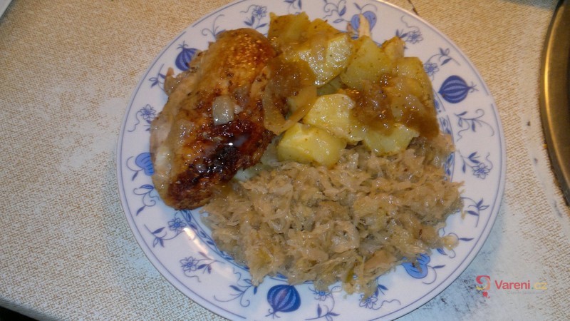 Zapečená kuřecí stehna se zelím - fotografie 3