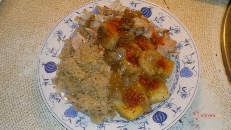 Zapečená kuřecí stehna se zelím - fotografie 2