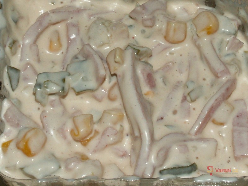 Pikantní pochoutkový salát - fotografie 2