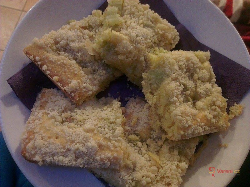 Křehký rebarborový koláč - fotografie 4