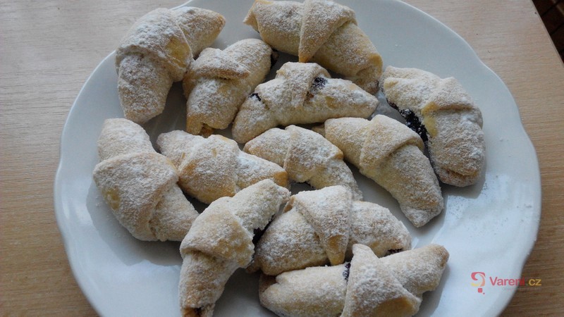 Křehké plněné rohlíčky - fotografie 2