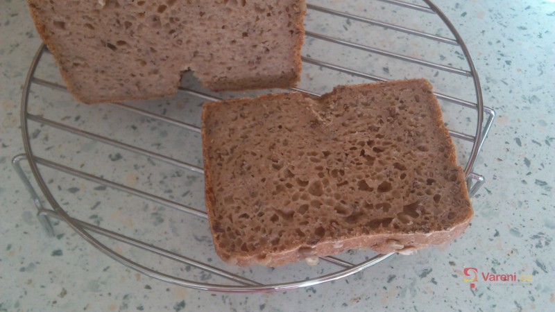 Kváskový žitno-pohankový chléb - fotografie 2