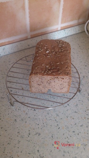 Kváskový žitno-pohankový chléb - fotografie 3