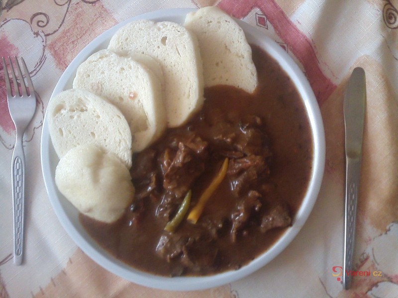 Srnčí guláš na pivu - fotografie 3
