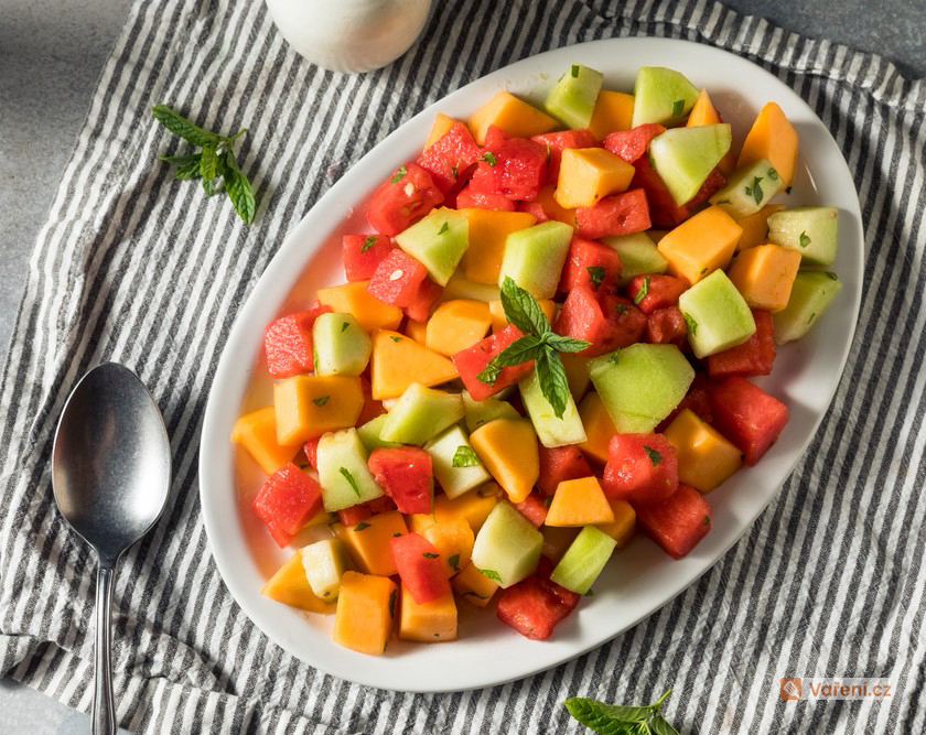 Melounový salát s meruňkami a zázvorovou zálivkou