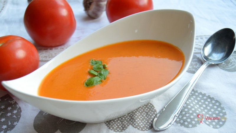 Rychlá rajčatová polévka s bazalkou