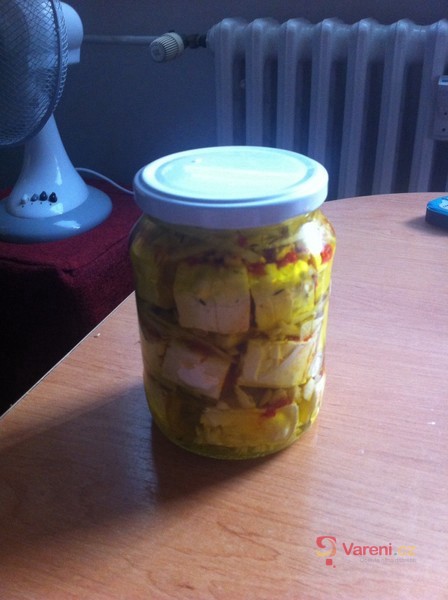 Okořeněný naložený hermelín - fotografie 2