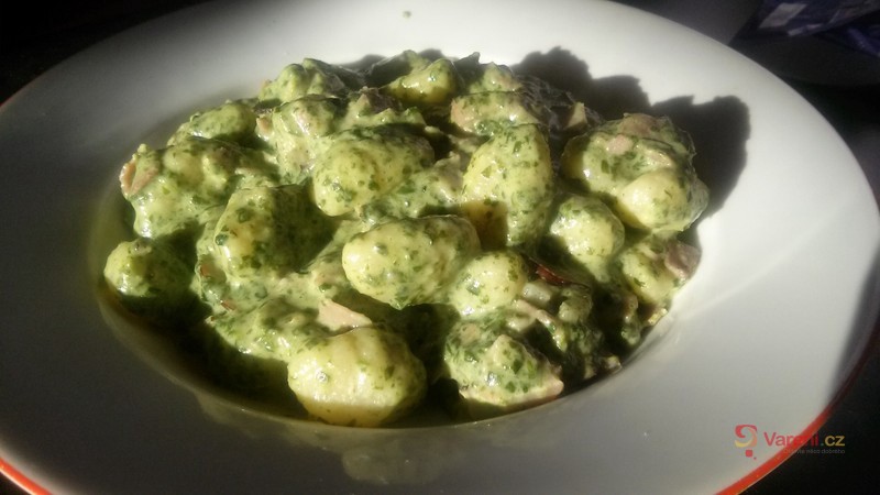 Gnocchi s kuřetem, slaninou a špenátem ve smetanové omáčce - fotografie 2