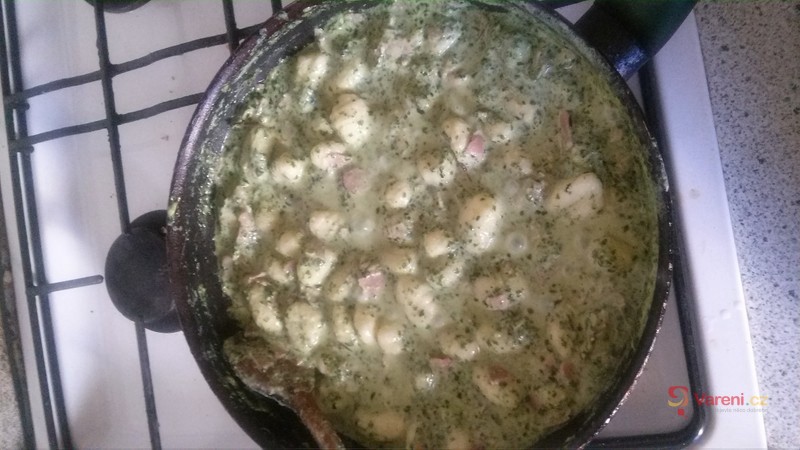 Gnocchi s kuřetem, slaninou a špenátem ve smetanové omáčce - fotografie 3