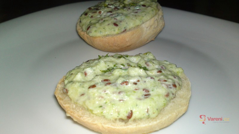 Jogurtová cuketová pomazánka s lněnými semínky - fotografie 2