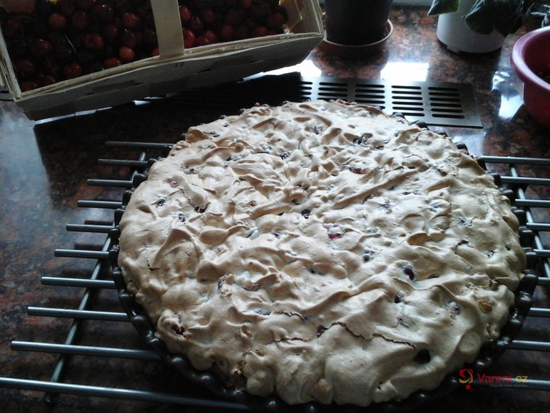 Sněhová buchta s třešněmi - fotografie 2