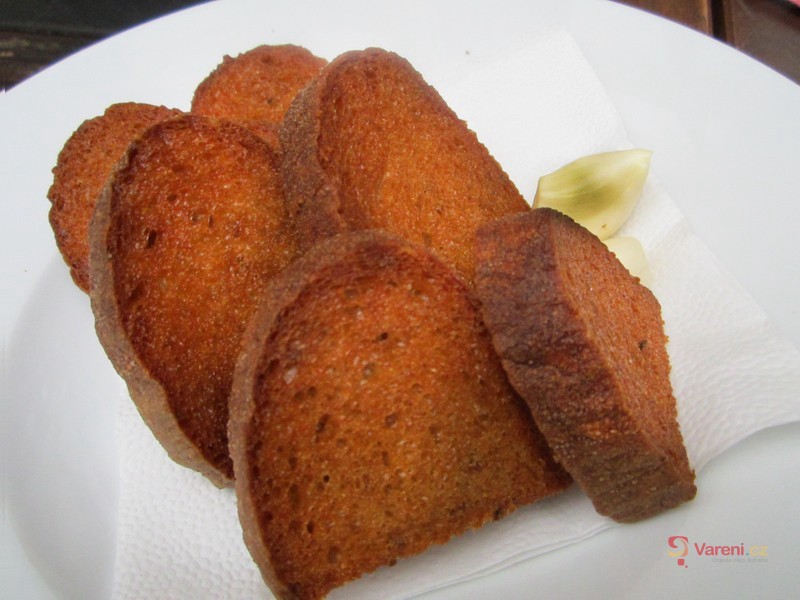 Česnekové topinky z trouby - fotografie 2