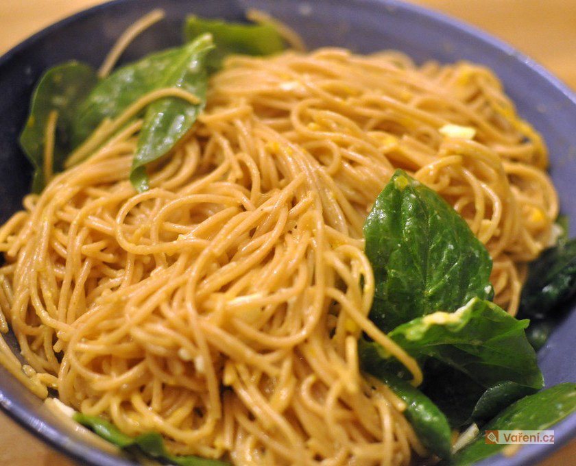 Špagety s vejci a sýrem