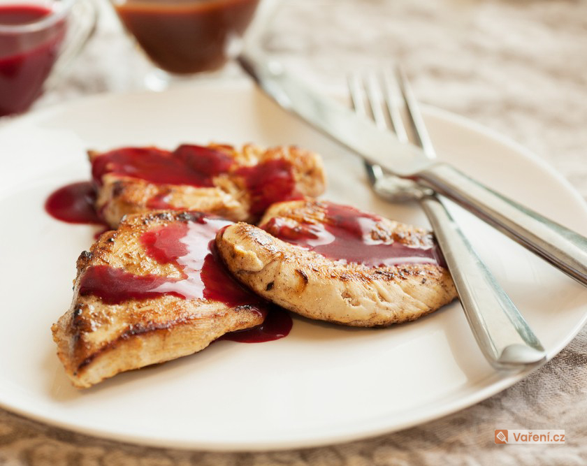 Smetanová brusinková omáčka